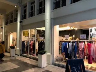 Commercial building for rent Oostende (RBJ70784)