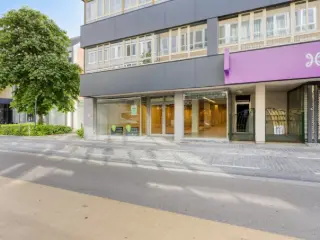 Commercial building for sale Mol (RBT68309)