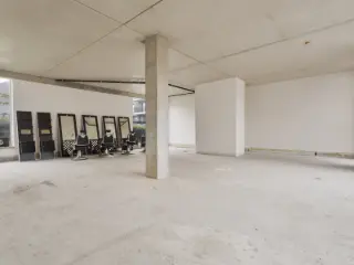 Commercial building for sale Sint-Pieters-Leeuw (RBU41524)