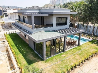 Huis te koop Kusadasi (RBU54586)