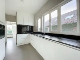 Villa te huur Sint-Niklaas (RBU64212)