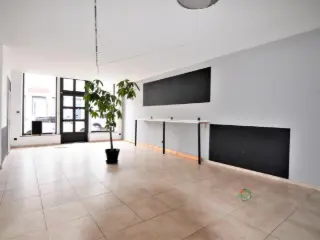 Surface commerciale à louer Saint-Servais (VAY10158)