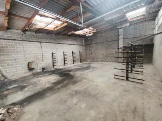 Industrie te huur Fontaine-l'Évêque (VBB63463)