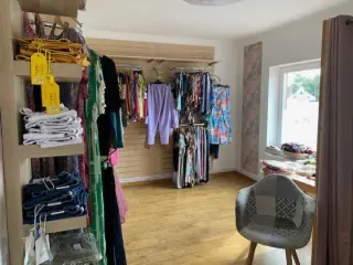 Commercial building for rent Châtelet (VBB69965)