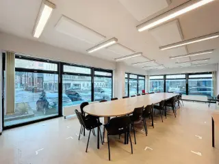 Surface commerciale à louer Dave (VBB80842)