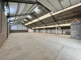 Surface industrielle à louer Manage (VBC96432)