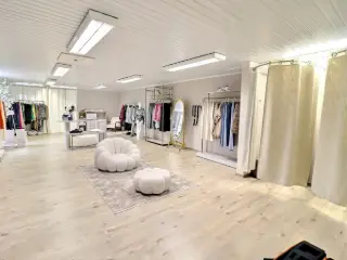 Commercial building for rent Châtelet (VBD43517)